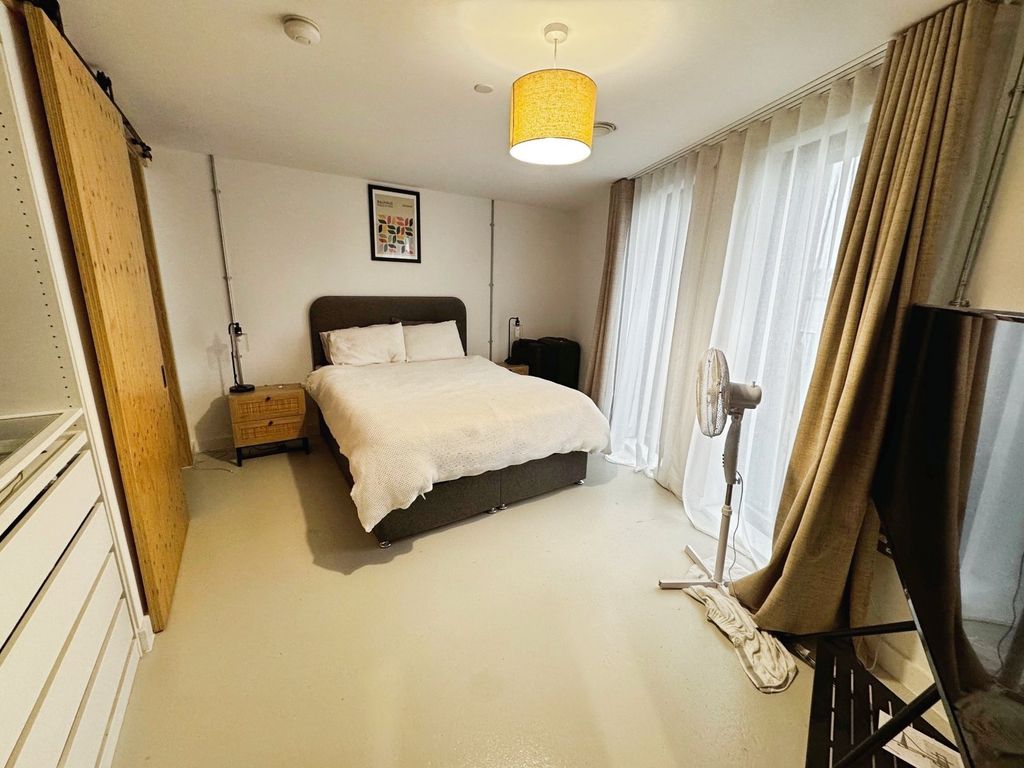 Property photo 3 of 12 Picture No. 23