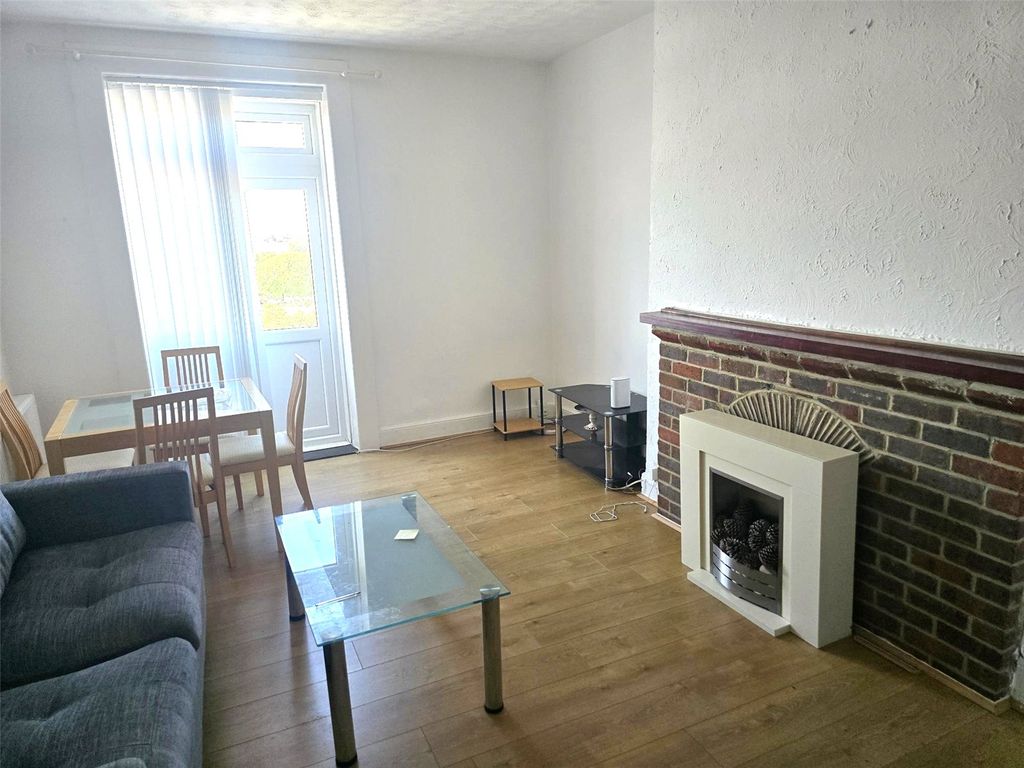 Property photo 3 of 6 Picture No. 02