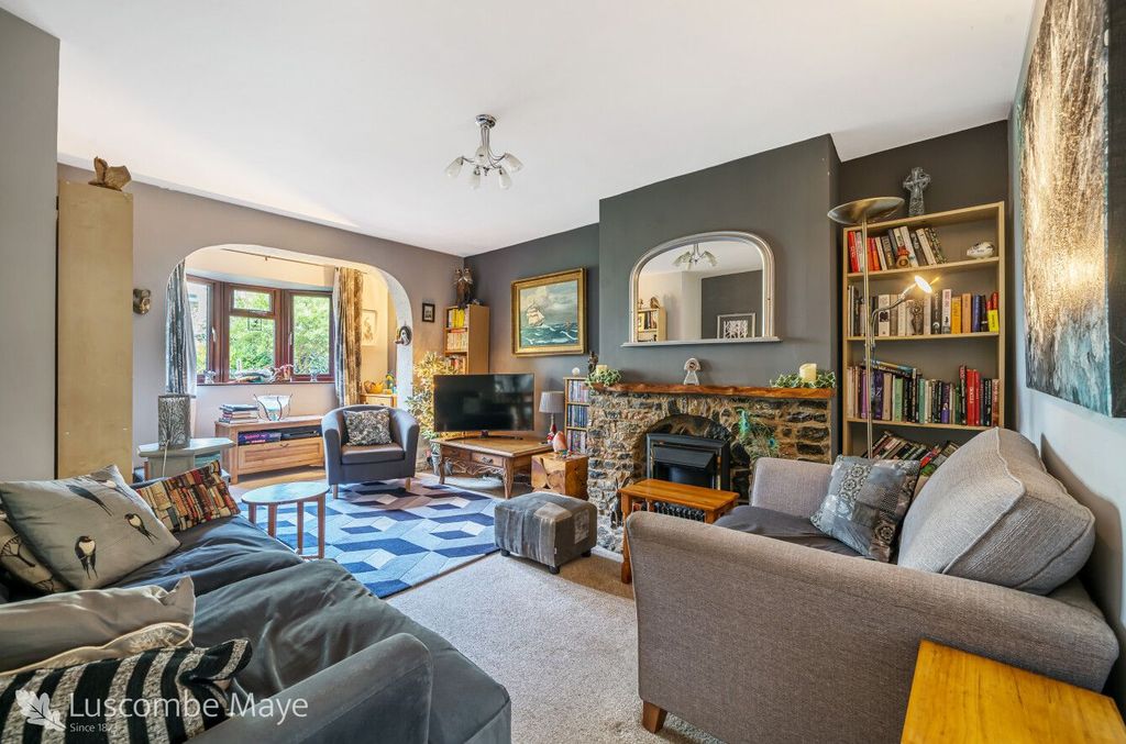 Property photo 2 of 17