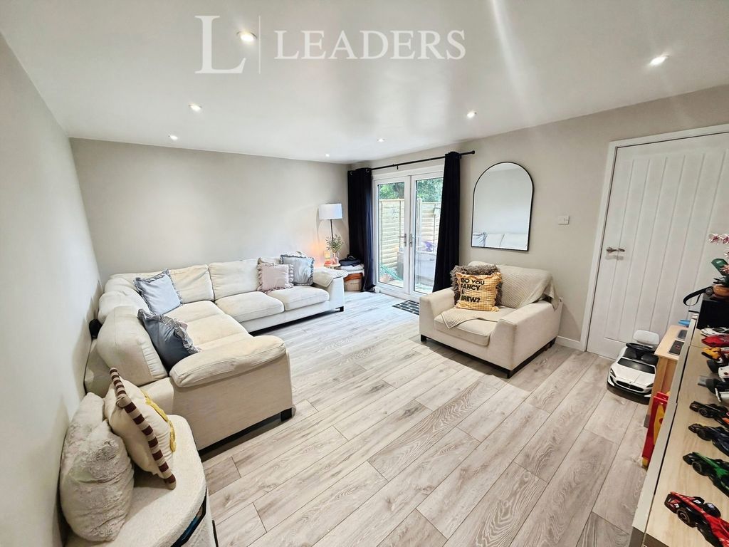 Property photo 3 of 11 Pbox-Img.Jpg