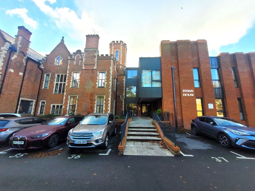 Property photo 1 of 9 Bathroom