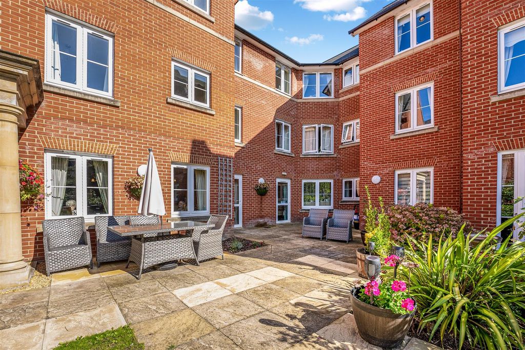 Property photo 3 of 15 41 Foxhall Court, Banbury-3.Jpg