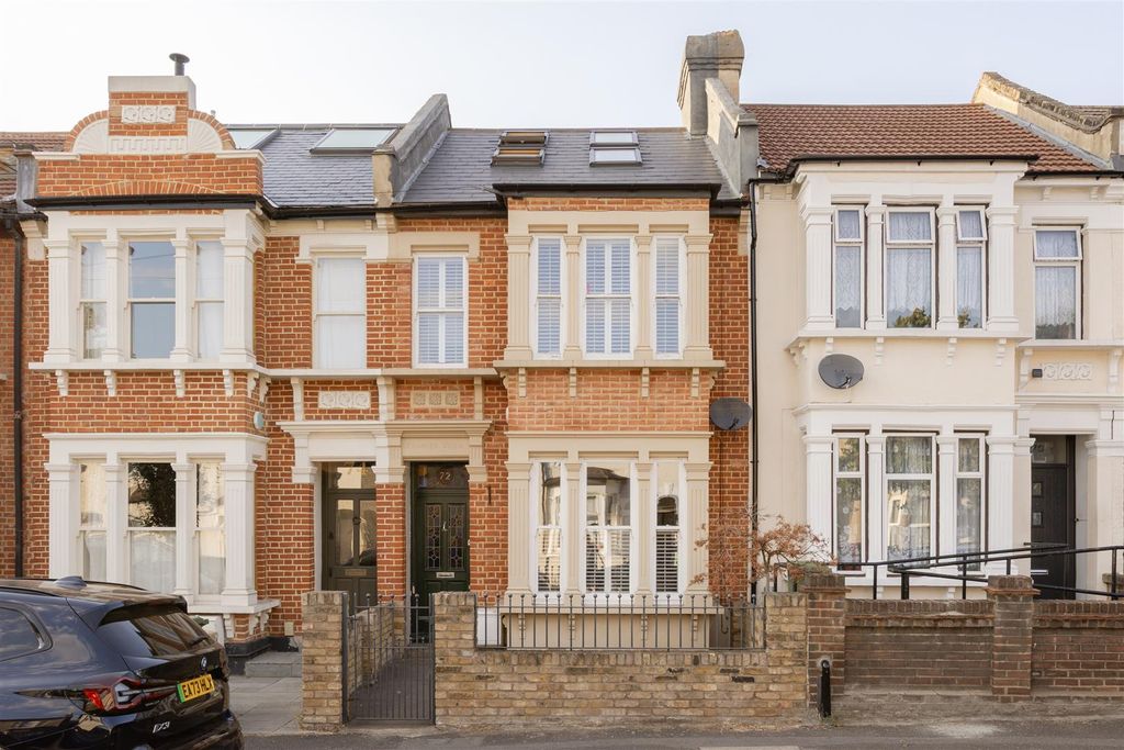 Property photo 1 of 47 Granville Road, E17