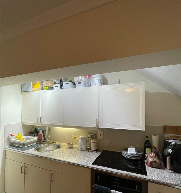 Property photo 2 of 7 Kitchen