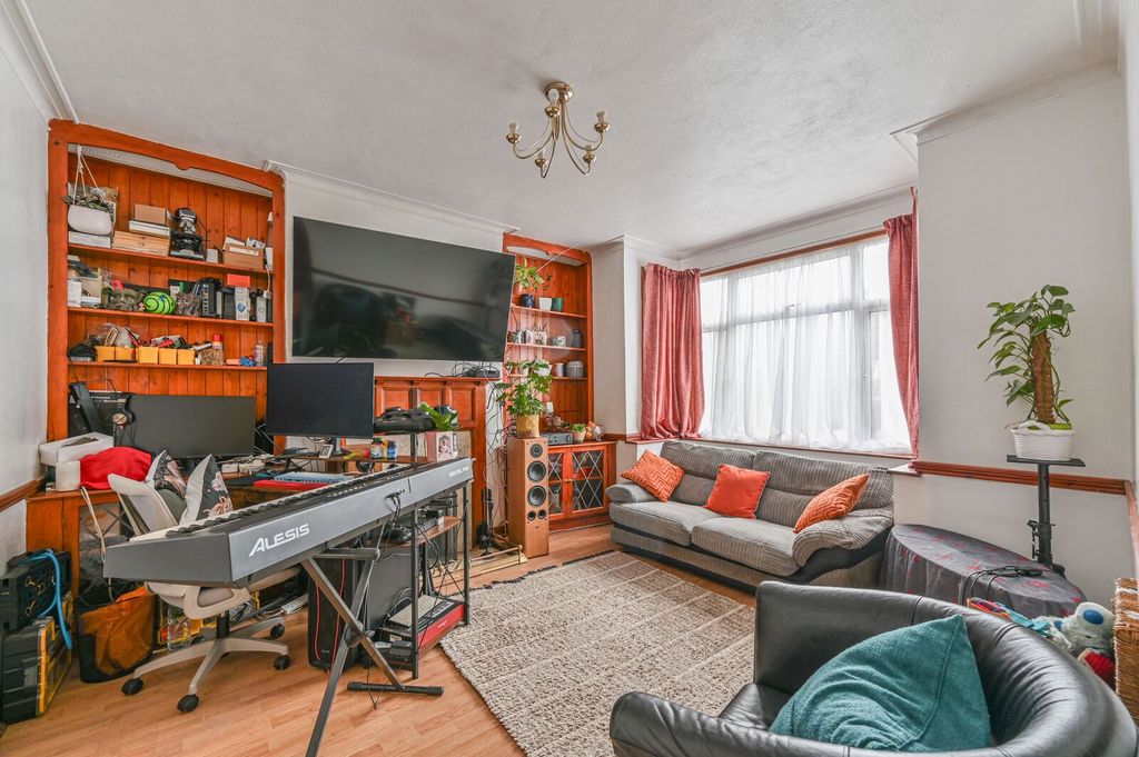 Property photo 3 of 12