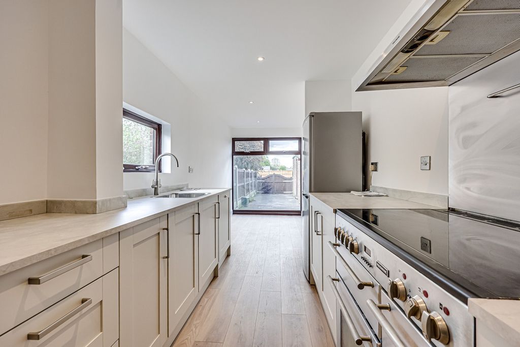 Property photo 3 of 24