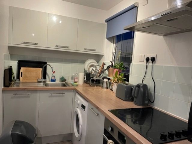 Property photo 2 of 8 52 Glenmore Kitchen