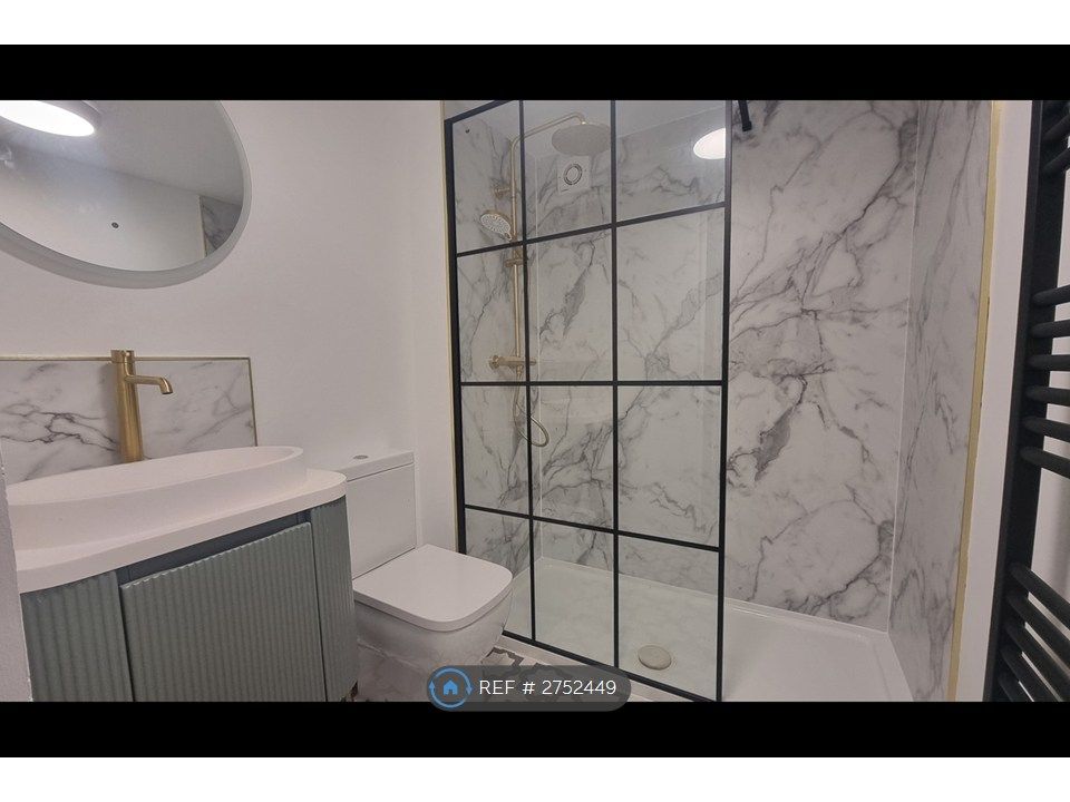 Property photo 2 of 9 Bathroom