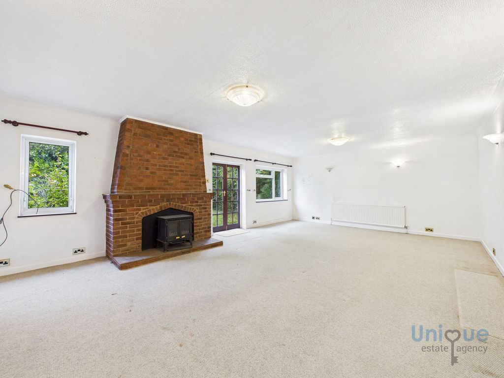 Property photo 2 of 27