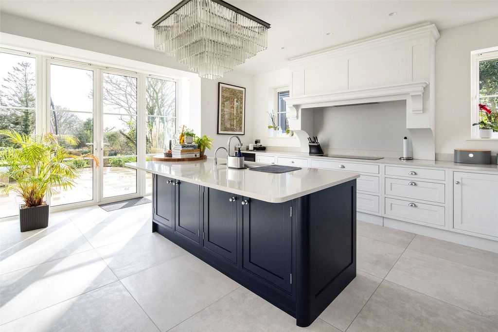 Property photo 2 of 25 Kitchen