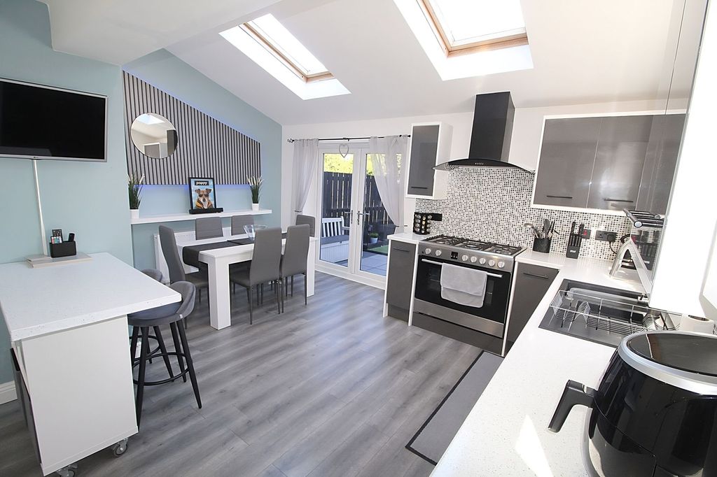 Property photo 3 of 20 Kitchen/Diner