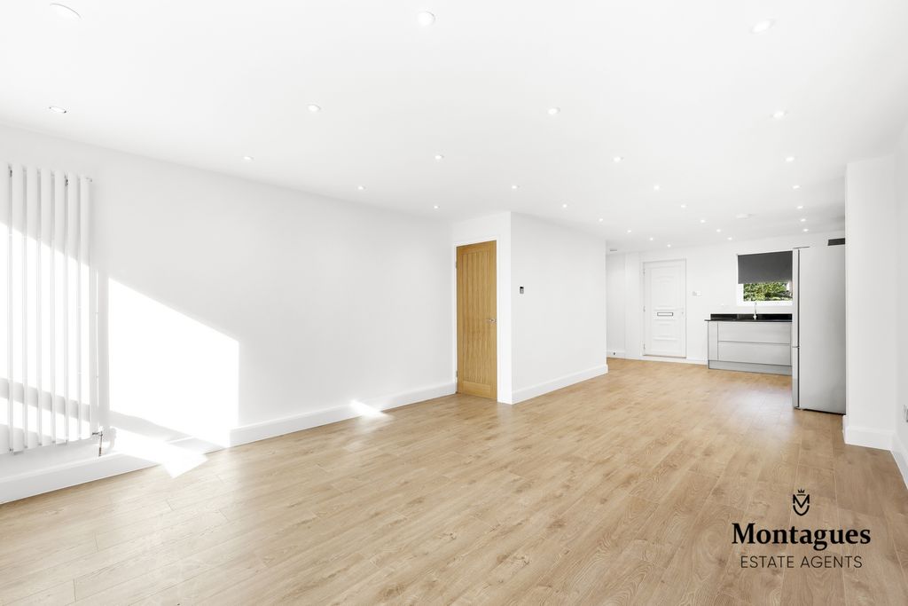 Property photo 2 of 19 Photo 11