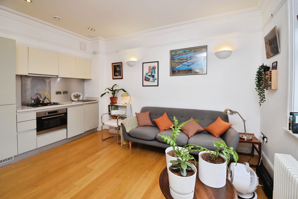 Property photo 1 of 10 Living Room