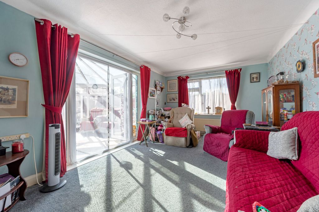 Property photo 2 of 27