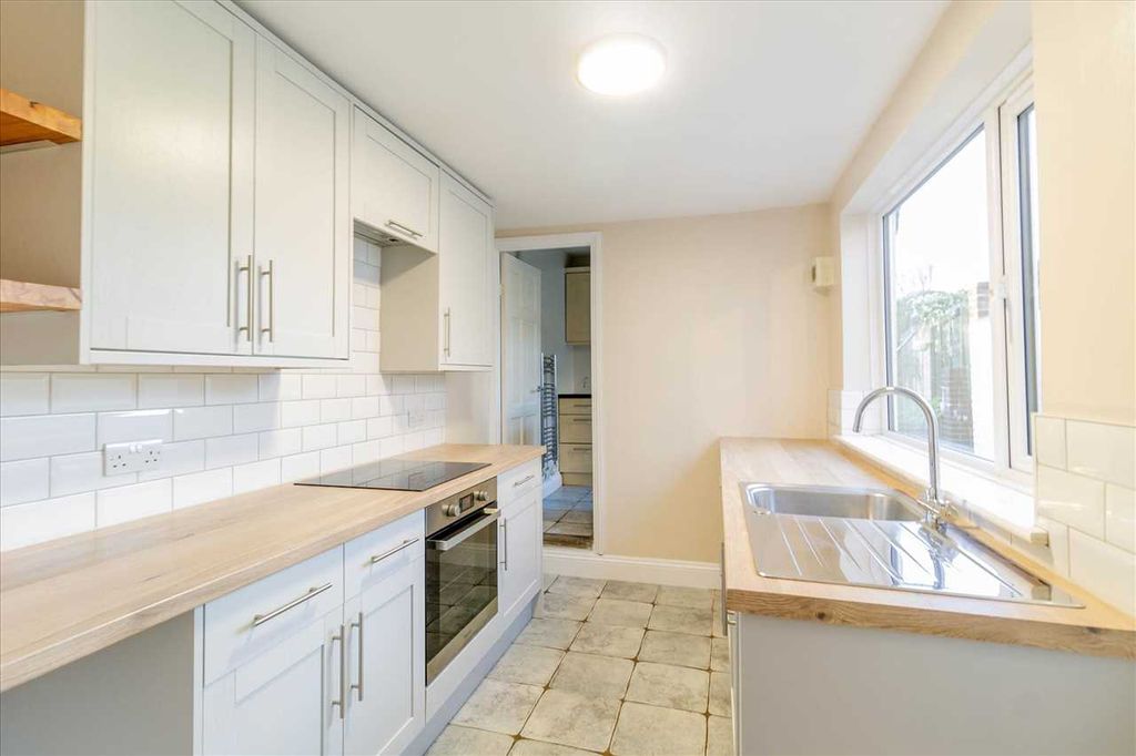Property photo 2 of 10 Kitchen