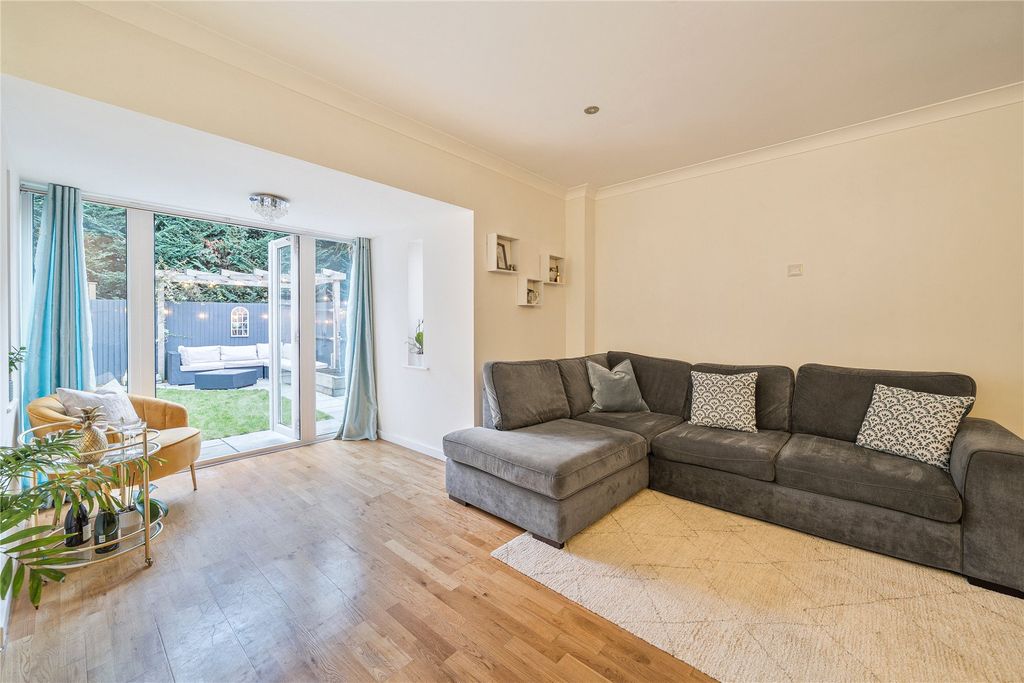 Property photo 2 of 21 Picture No. 12