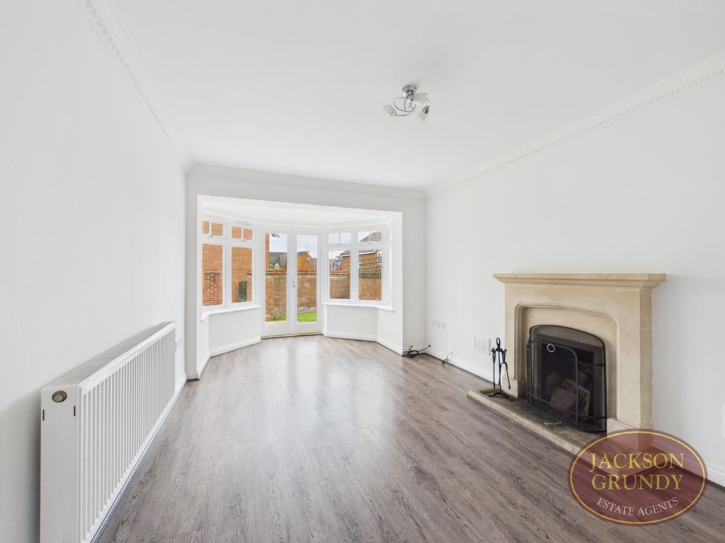 Property photo 2 of 19 Snowshill Close