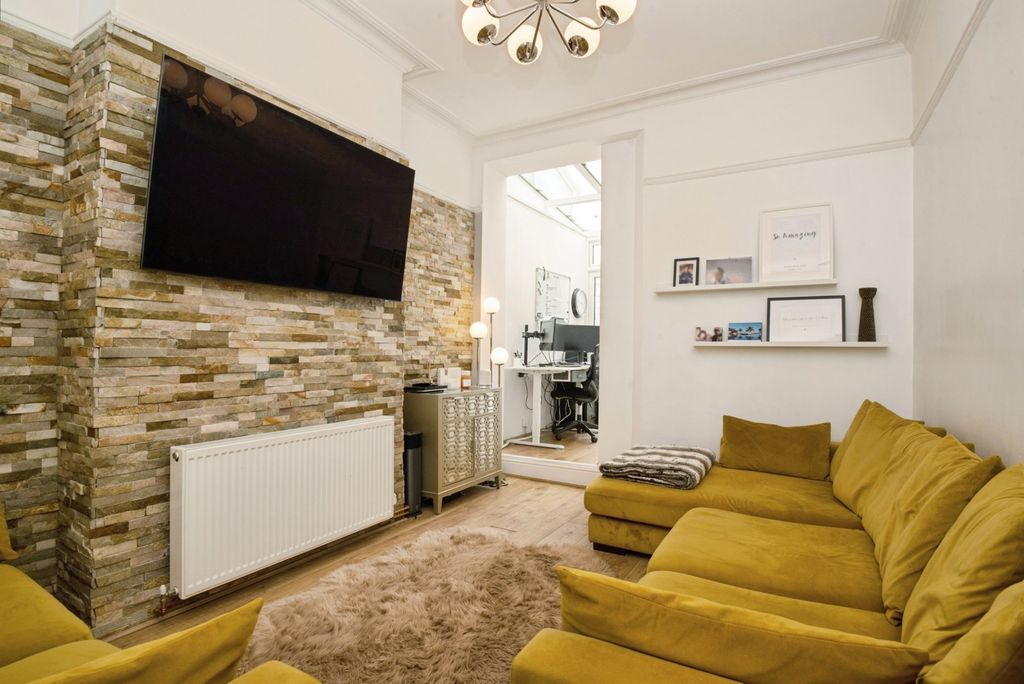 Property photo 2 of 28 Pbox-Img.Jpg