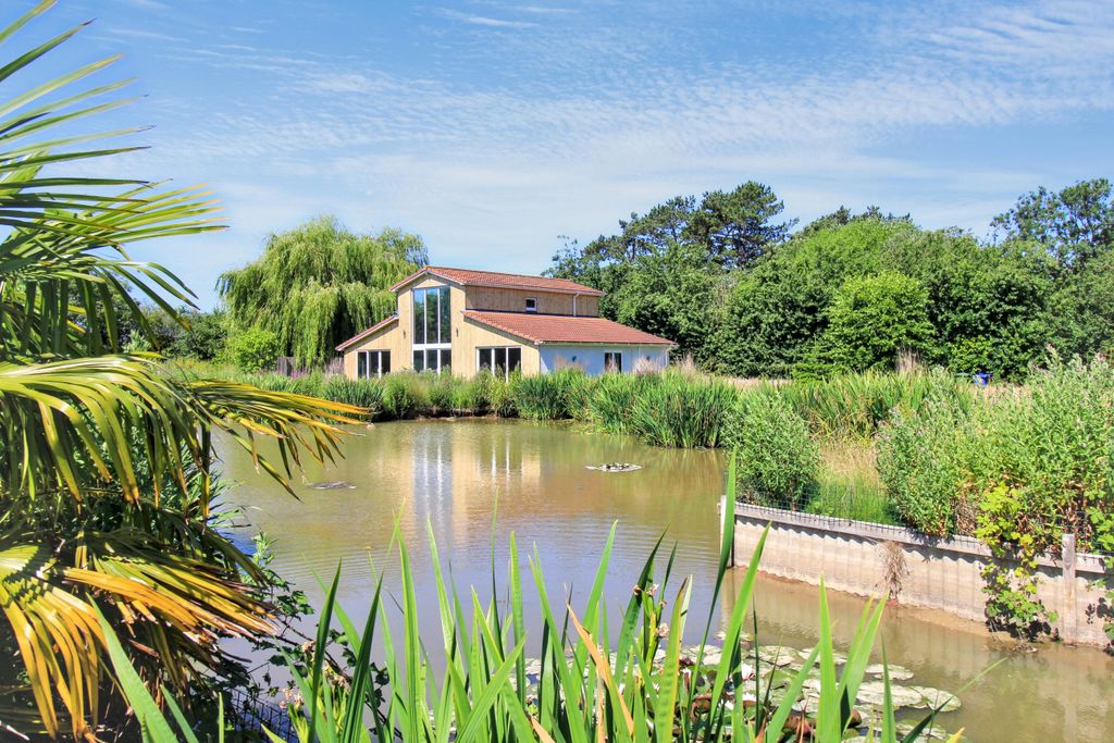 Property photo 1 of 29 Lakeside Lodge, Carr Lane, Healing, Grimsby, Dn41 7Qr