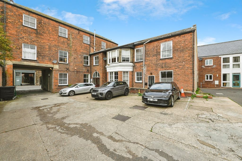 Property photo 2 of 14