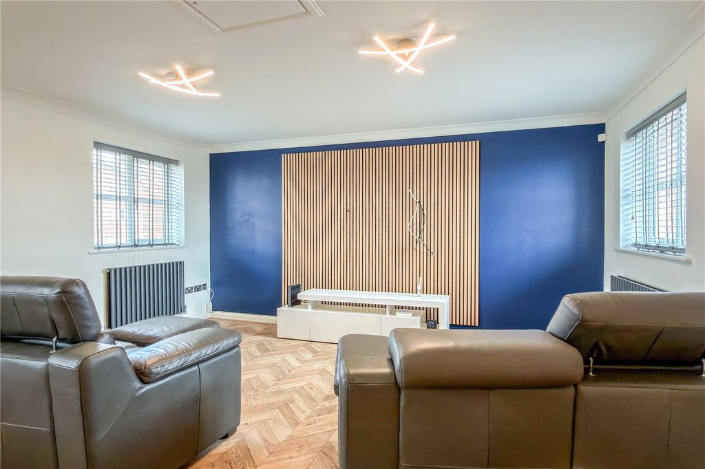 Property photo 2 of 11 Lounge