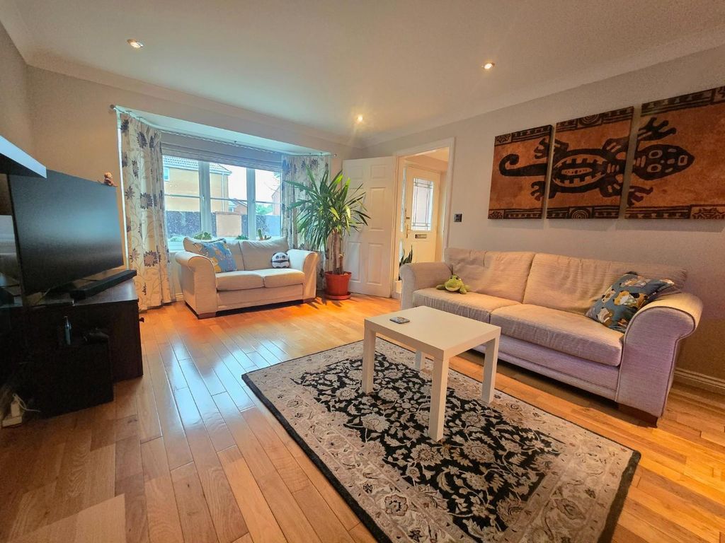 Property photo 2 of 21 Living Room