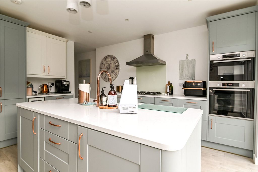 Property photo 3 of 18 Picture No. 06