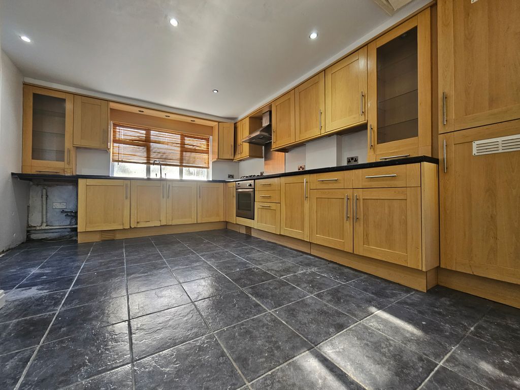 Property photo 2 of 18 Image