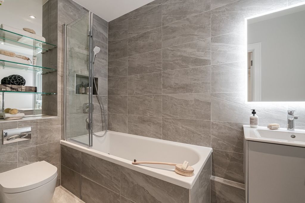 Property photo 1 of 7 Bathroom