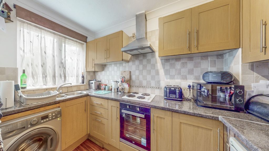 Property photo 2 of 13 4966292