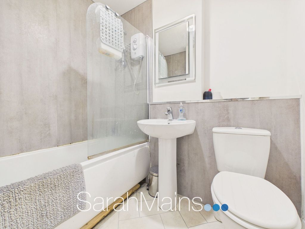 Property photo 3 of 8 Bathroom