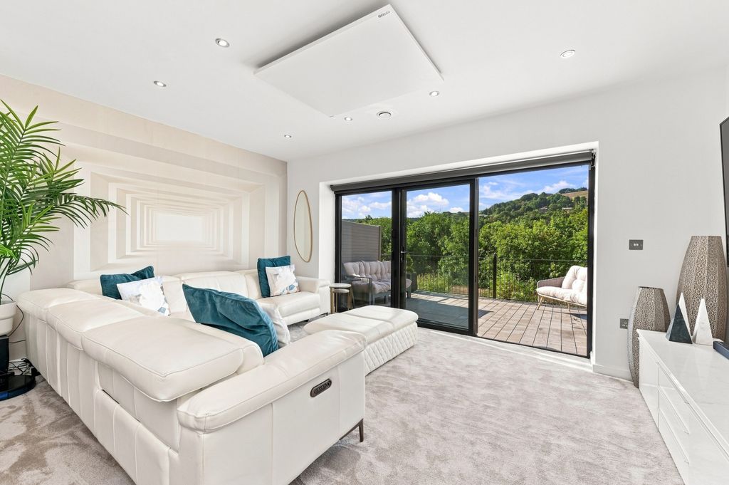 Property photo 2 of 48 Open Plan Living Space