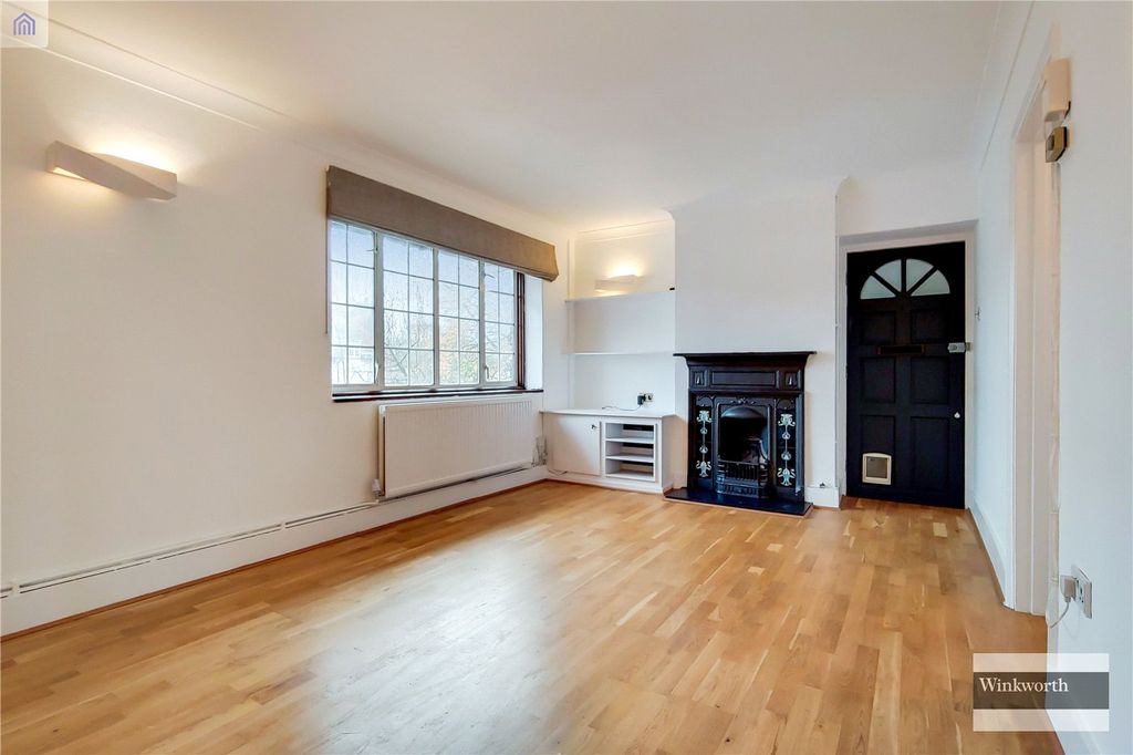 Property photo 1 of 10 Lounge