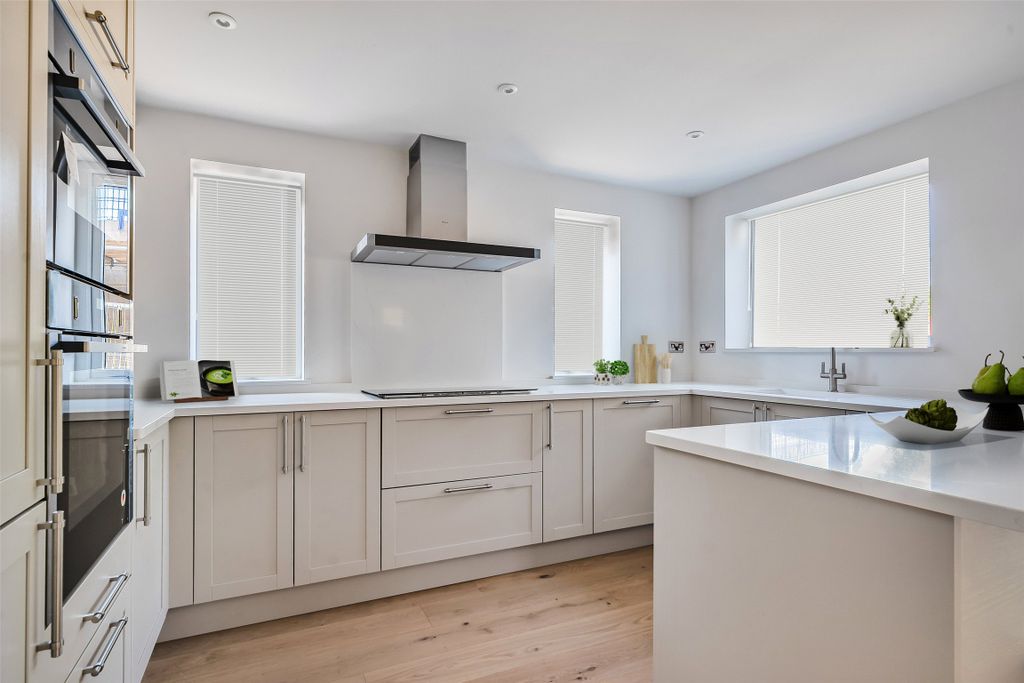 Property photo 3 of 9 Park Lane Lodge