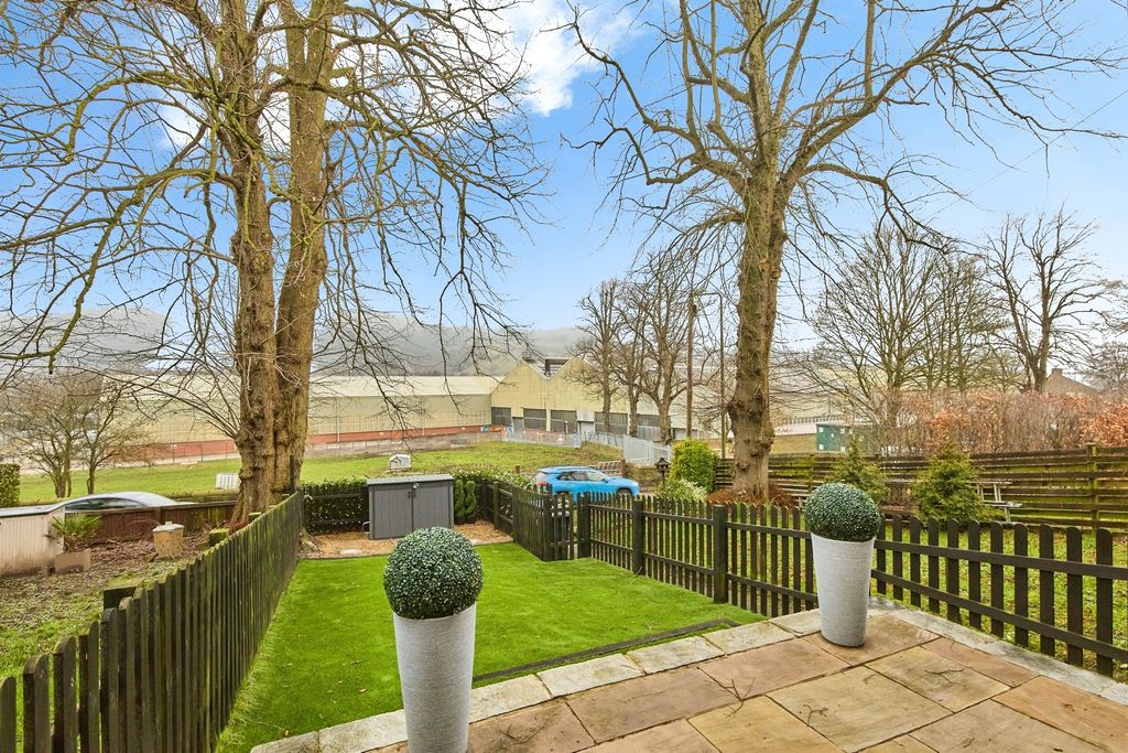 Property photo 2 of 23