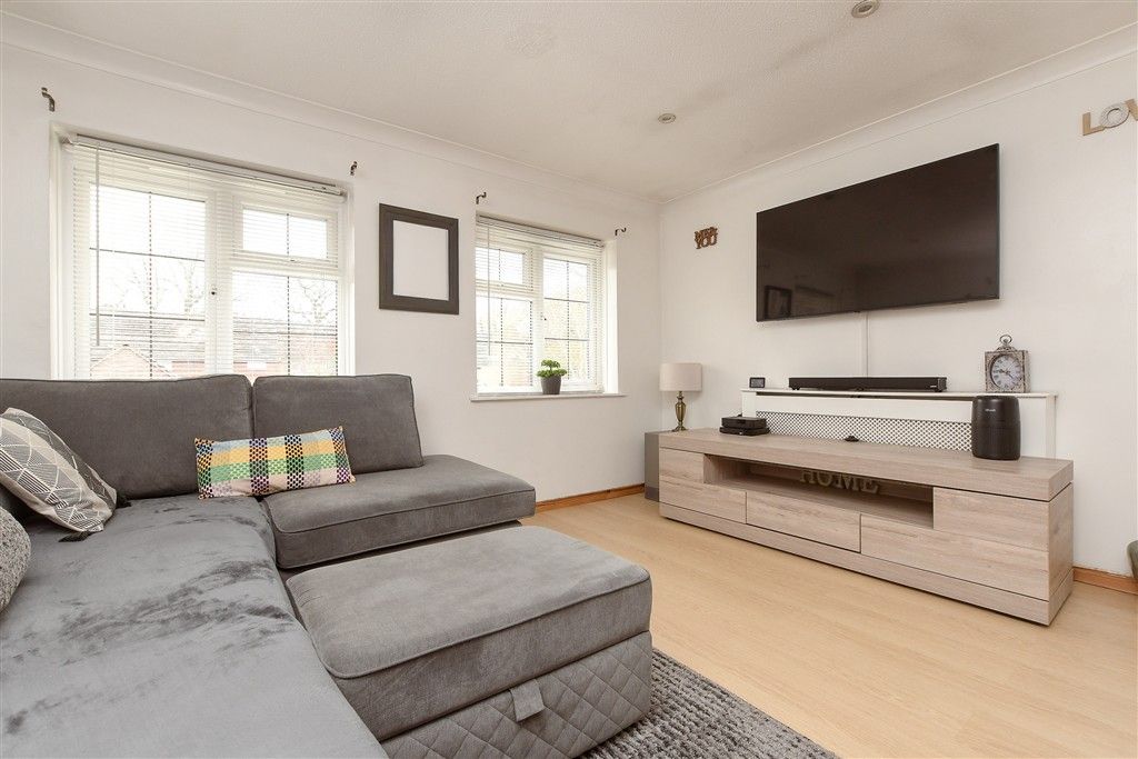 Property photo 3 of 12 Lounge