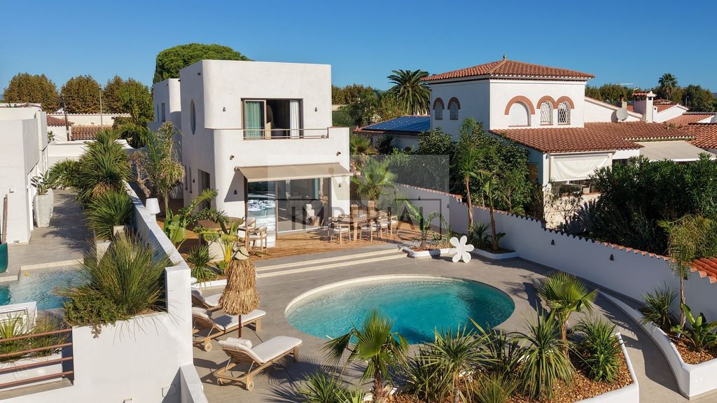 Property photo 1 of 50 Design House In Empuriabrava, Wide Canal, South Facing, Mooring 12 m