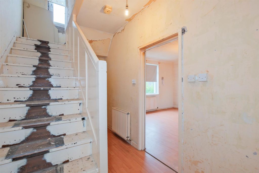 Property photo 3 of 31 001-13 Hartwood Gardens Shotts ML7 5Bz.Jpg