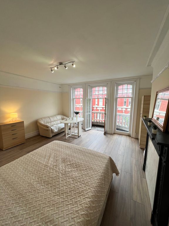 Property photo 2 of 11