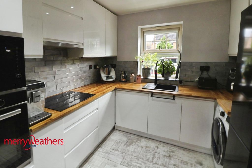 Property photo 2 of 12 Kitchen Diner Lounge