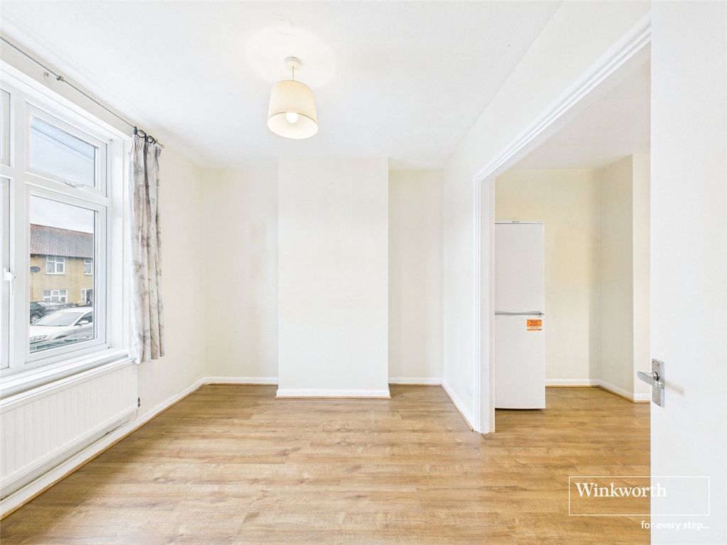 Property photo 3 of 10 Lounge