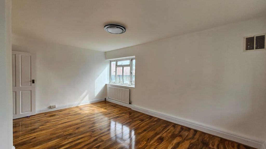 Property photo 3 of 15 Living Room