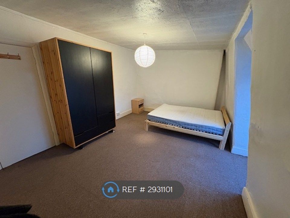 Property photo 3 of 9 Bedroom 1