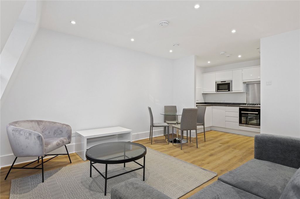 Property photo 1 of 14 Reception/ Kitchen