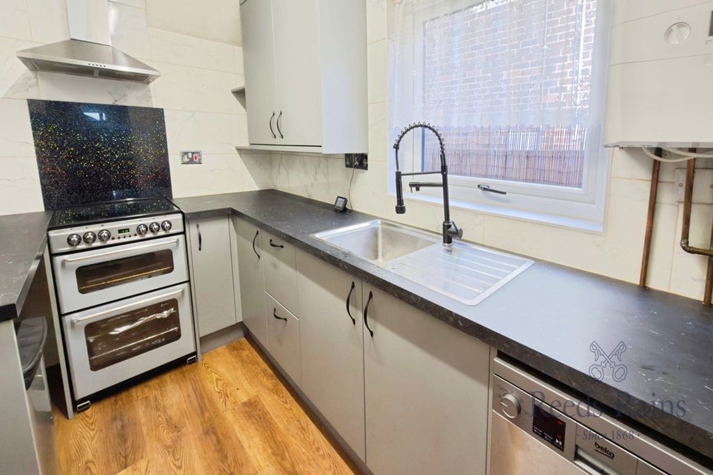 Property photo 2 of 14 Kitchen
