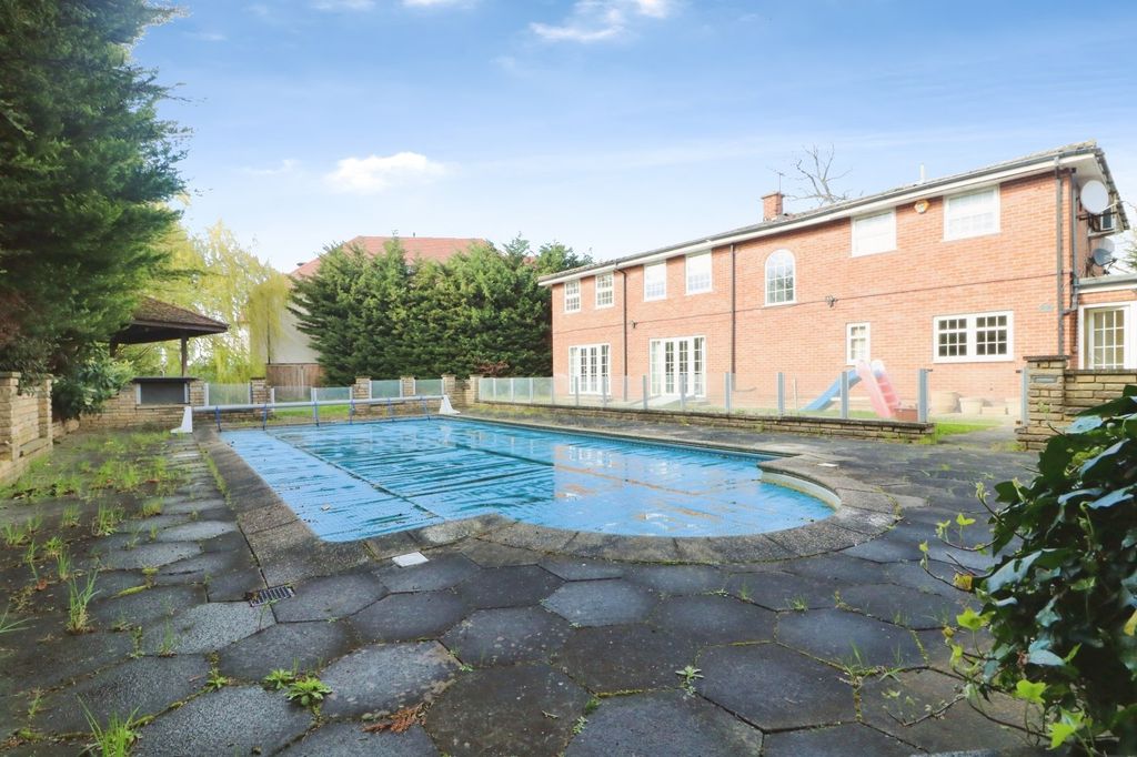 Property photo 2 of 35 Picture No. 65