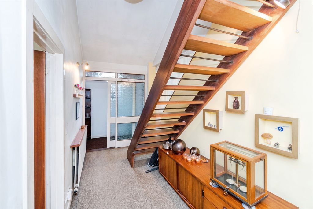 Property photo 2 of 25