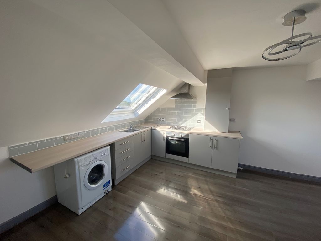 Property photo 3 of 9 Kitchen