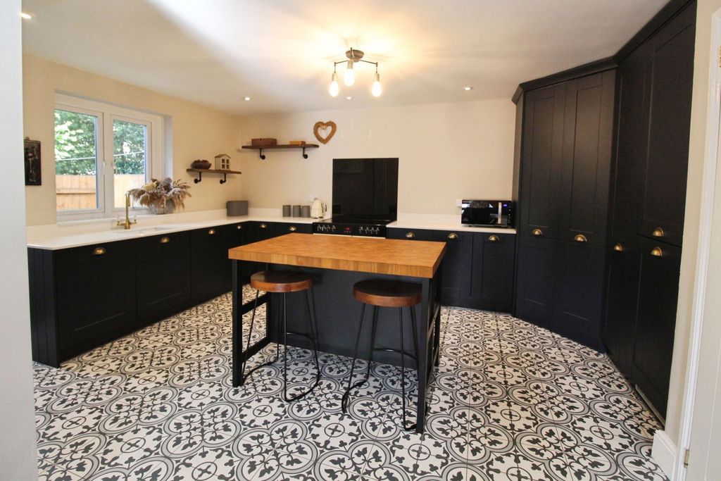 Property photo 2 of 24