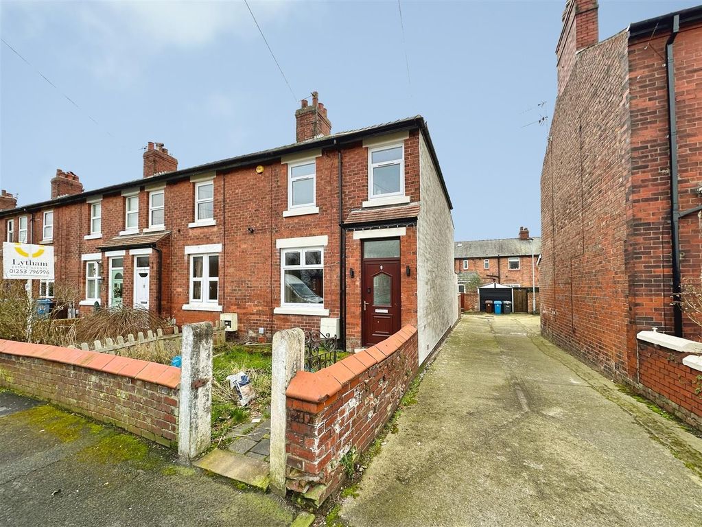 Property photo 1 of 11 External